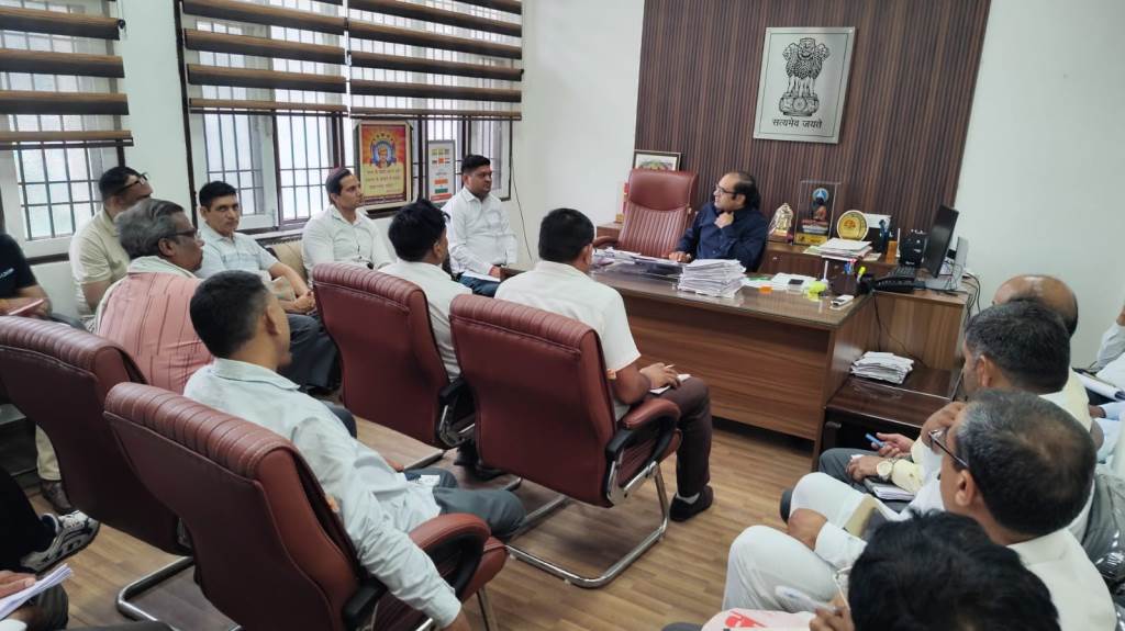 Complete the digitization work of enumeration forms by July 10 SDM Rajesh Khoth